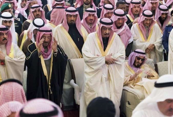 الرای‌الیوم: سیاست هدفمند سعودی‌ها برای فلج کردن اقتصاد ایران و روسیه به نتیجه نرسید