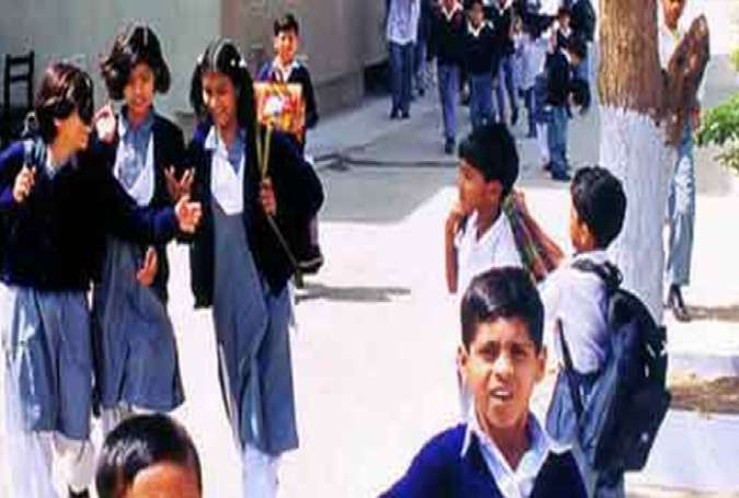 خیبر پی کے، چوکیداروں کا سکولوں میں 24 گھنٹے مسلح ڈیوٹی سے انکار، احتجاجی مظاہرہ