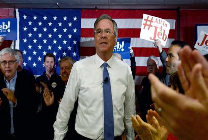 US Republican Presidential candidate Jeb Bush prepares to speak at a town hall at Woodbury School February 7, 2016 in Salem, New Hampshire.