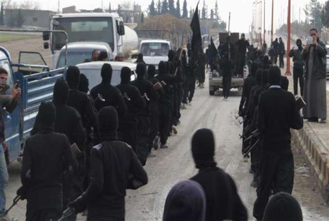 Daesh Takfiri terrorists in the Syrian town of Tal Abyad, near the border with Turkey, on January 2, 2014