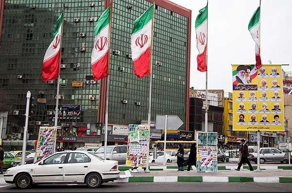 ایران کی مختلف شہروں میں پارلیمانی انتخابات کے لیے کی جانے والی اشہاری مہم