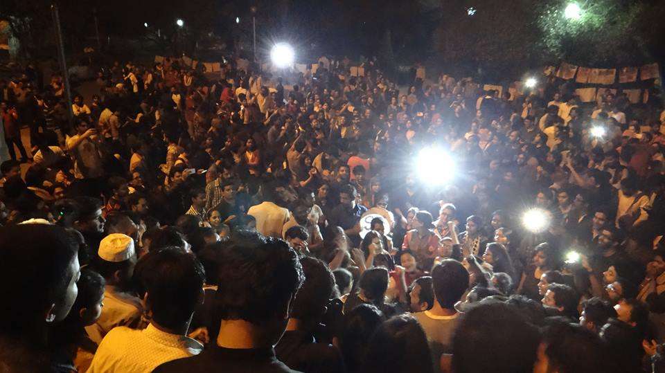 طلبہ کے خلاف حکومتی کاررائیوں اور گرفتاریوں کے خلاف جے این یو طلبہ کا احتجاج