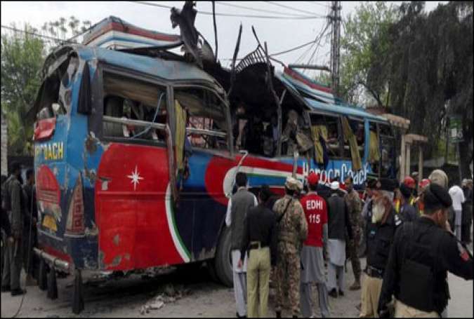 پشاور میں سرکاری ملازمین کی بس میں دھماکے کی تحقیقات
