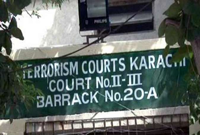 کراچی، عدالت میں جج کے سامنے پیش کیا گیا دستی بم اچانک پھٹ گیا، 2 افراد زخمی