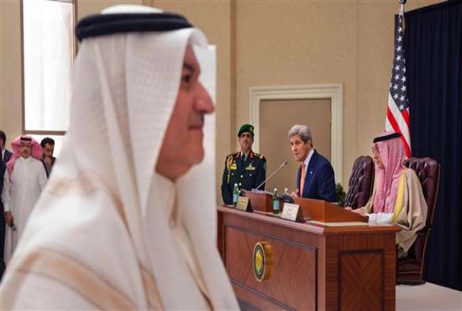 Saudi Foreign Minister Adel al-Jubeir (R) and US Secretary of State John Kerry attend a joint press conference in Riyadh on January 23, 2016.