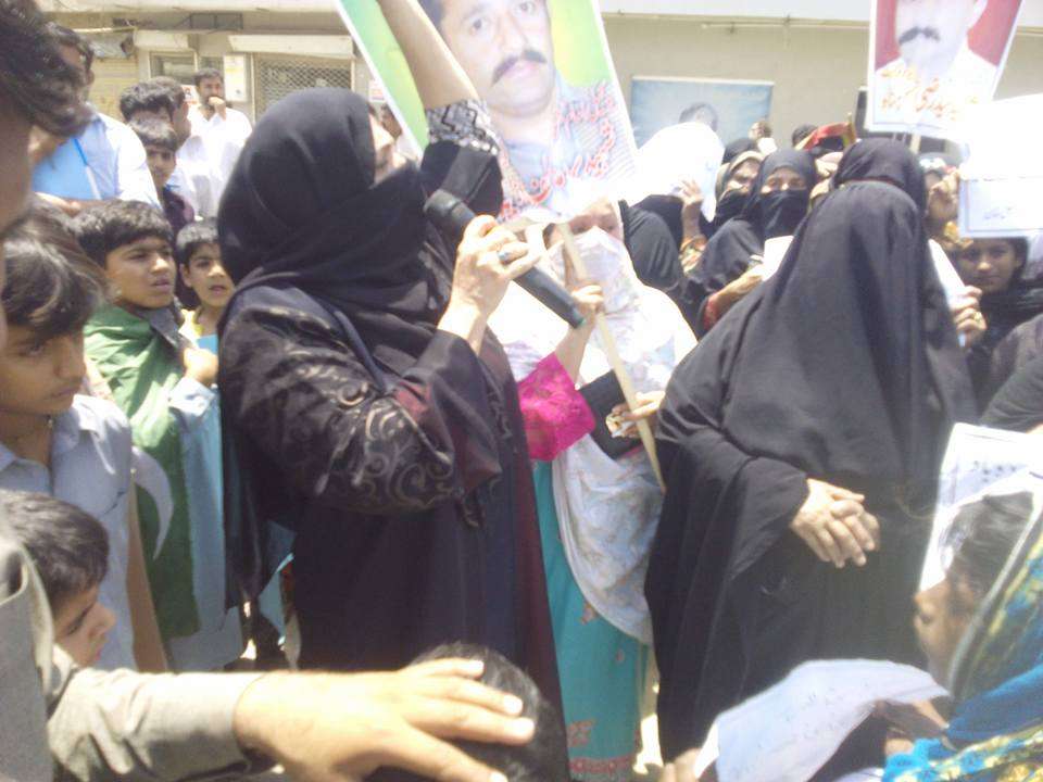 ڈی آئی خان، احتجاجی مارچ میں شہداء کے خانوادے بھی شریک