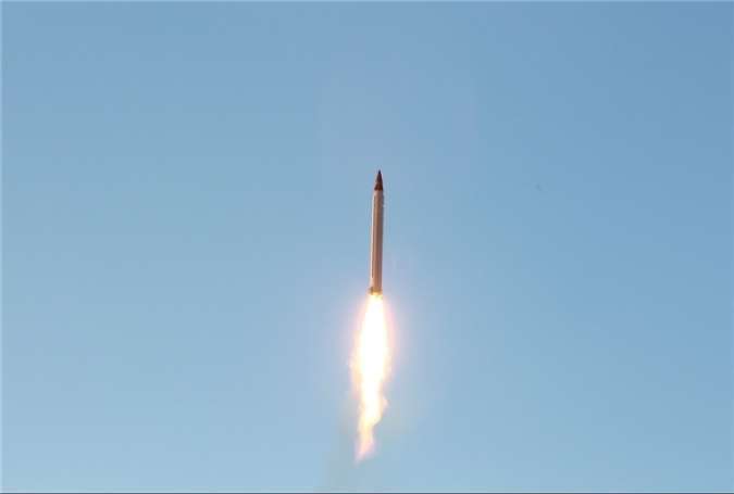 İran hərbçiləri orta mənzilli ballistik raketin sınağını keçiriblər