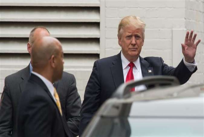 US Republican presidential candidate Donald Trump arrives at the Republican National Committee (RNC) headquarters on Capitol Hill in Washington, DC, May 12, 2016 to meet with House Speaker Paul Ryan.