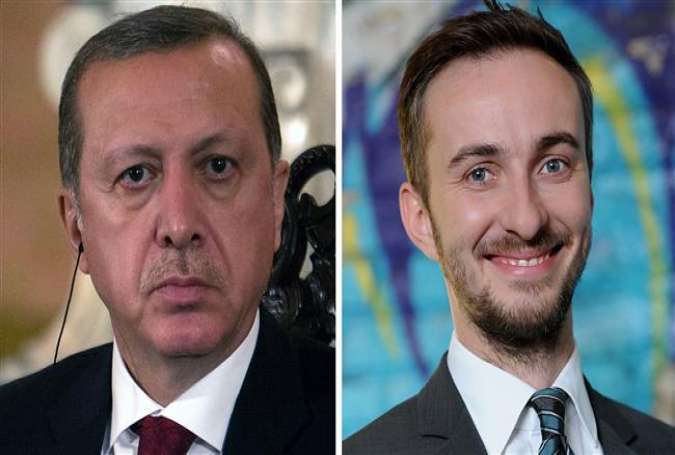 Turkish President Recep Tayyip Erdogan (L) in Lima on February 2, 2016 and German TV comedian Jan Bohmermann on February 22, 2012 in Berlin.