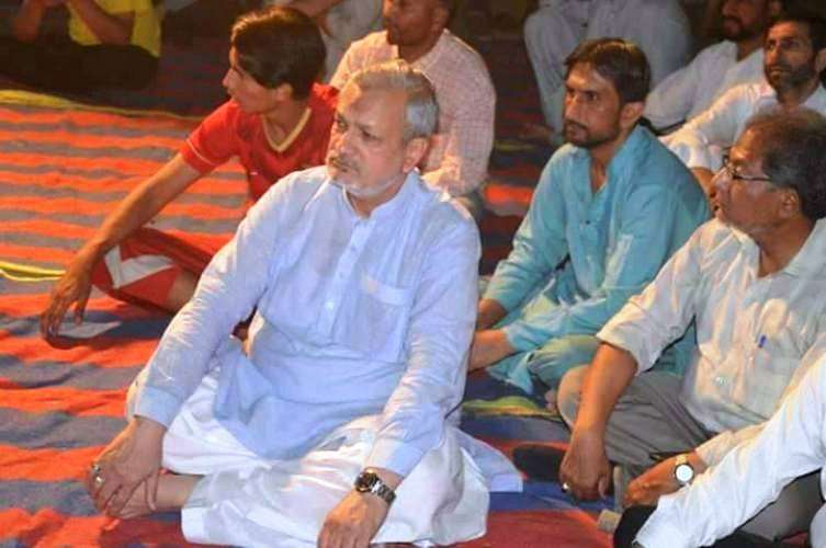 لاہور پریس کلب کے باہر ایم ڈبلیو ایم کے بھوک ہڑتالی کیمپ  میں شب شہداء کی نشست