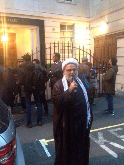 شیعہ کلنگ پر لندن میں پاکستانی کمیونٹی کا نواز شریف کے گھر کے باہر احتجاج