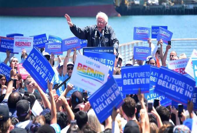 US Democratic presidential candidate Bernie Sanders gestures while speaking to his supporters on May 27, 2016 in the San Pedro port district of Los Angeles, California, ahead of the June 7 California vote.