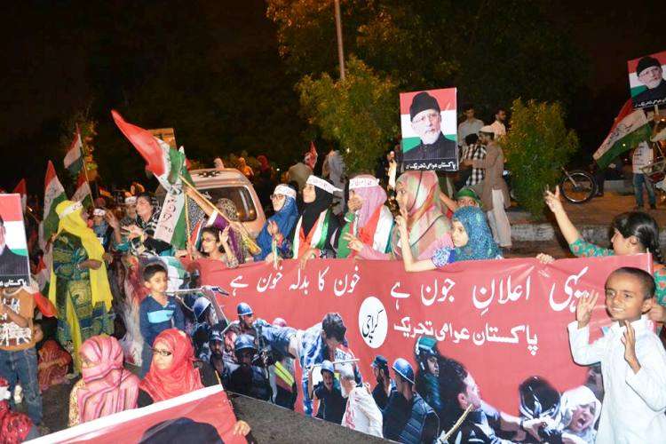 کراچی، نمائش چورنگی پر پاکستان عوامی تحریک کے احتجاجی دھرنے کی تصویری جھلکیاں