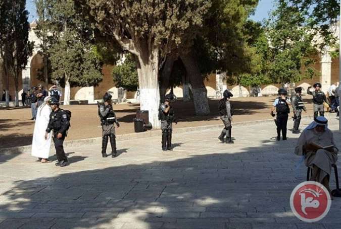 Israeli forces storm Al-Aqsa for 2nd day in a row, dozens injured, 3 detained
