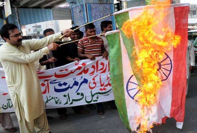 ملتان، مقبوضہ کشمیر میں بھارتی جارحیت کیخلاف کچہری چوک میں احتجاجی مظاہرہ