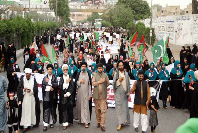 کراچی، علامہ راجہ ناصر عباس کی حمایت میں خراسان روڈ سے امام بارگاہ علی رضا تک خواتین کی احتجاجی ریلی