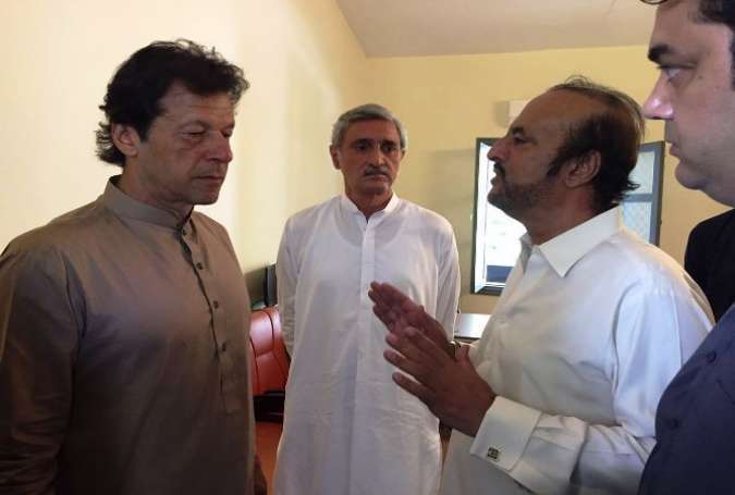 عمران خان سے بابراعوان کی ملاقات، پانامہ لیکس اور وزیراعظم کی نااہلی پر قانونی مشاورت