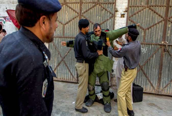 پشاور کے مختلف علاقوں میں پولیس کی کارروائیاں، افغانیوں سمیت 20 مشتبہ افراد گرفتار