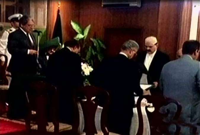 سندھ حکومت کی نئی کابینہ میں شامل 9 وزراء نے اپنے عہدوں کا حلف اٹھا لیا