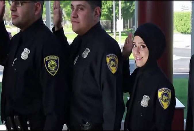 خوش‌آمدگویی پلیس آمریکا به حجاب و استفاده اختیاری از روسری توسط افسران زن در ترکیه