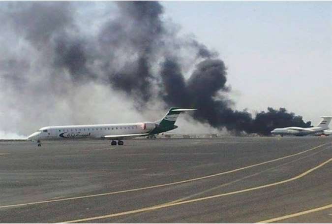 جنگنده‌های سعودی ۶ بار فرودگاه صنعا را بمباران کردند