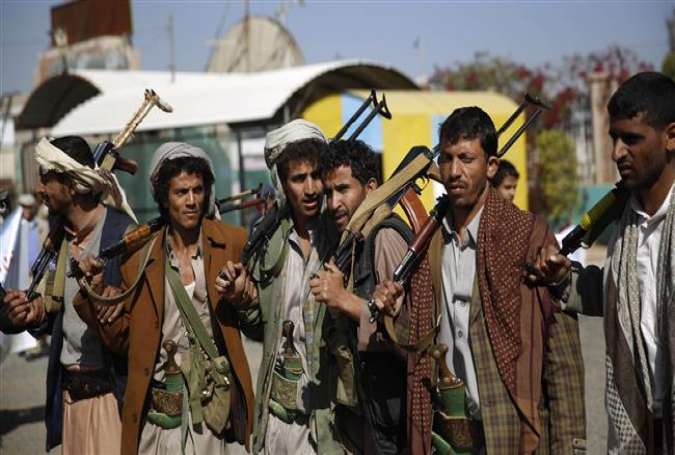 Yemeni soldiers, allied fighters capture base in Saudi Arabia