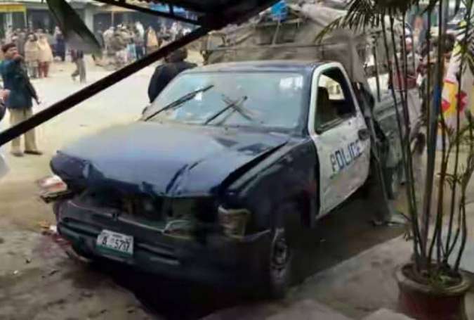 چارسدہ، پولیس وین پر بم حملہ، 1 اہلکار جاں بحق، 3 اہلکاروں سمیت 6 افراد زخمی
