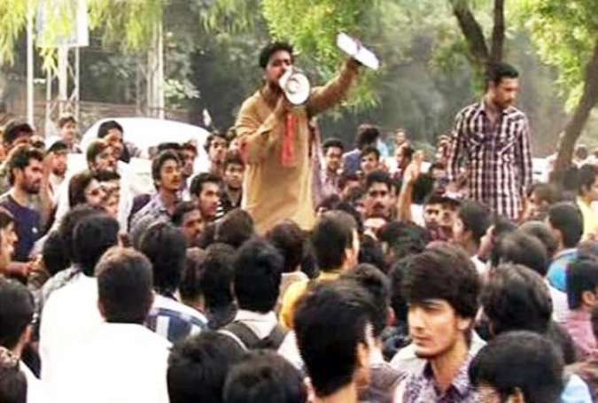 پنجاب یونیورسٹی کے طلبا کا انوکھا احتجاج، مودی کے سر کی قیمت ایک روپیہ مقرر کردی