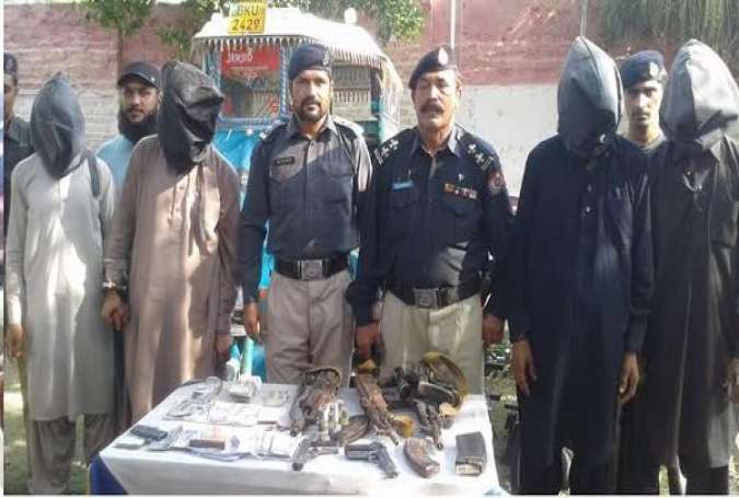ڈی آئی خان، پولیس یونیفارم میں ڈکیتیاں کرنیوالا پانچ رکنی گروہ گرفتار