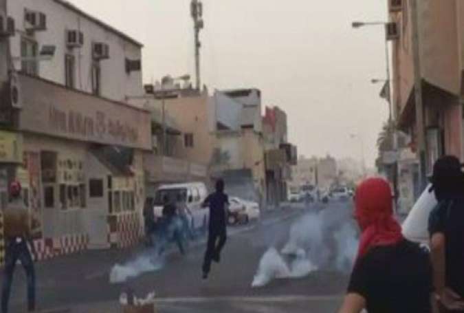 آل خلیفه پرچم های عزاداری ماه محرم را از خیابان های بحرین پایین کشد