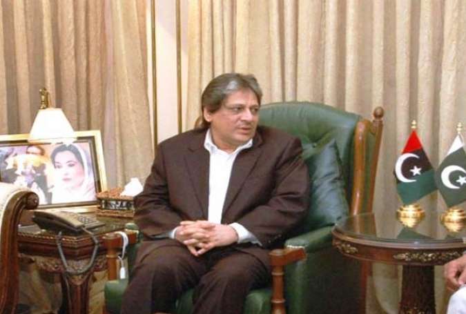 پیپلز پارٹی کی اعلی قیادت نے گورنر سندھ ڈاکٹر عشرت العباد کو پی پی پی میں شمولیت کی دعوت دے دی