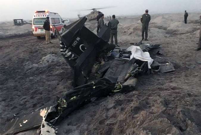 کراچی میں پاک فضائیہ کا طیارہ گر کر تباہ، پائلٹ اسکواڈرن لیڈر باقر علی شہید