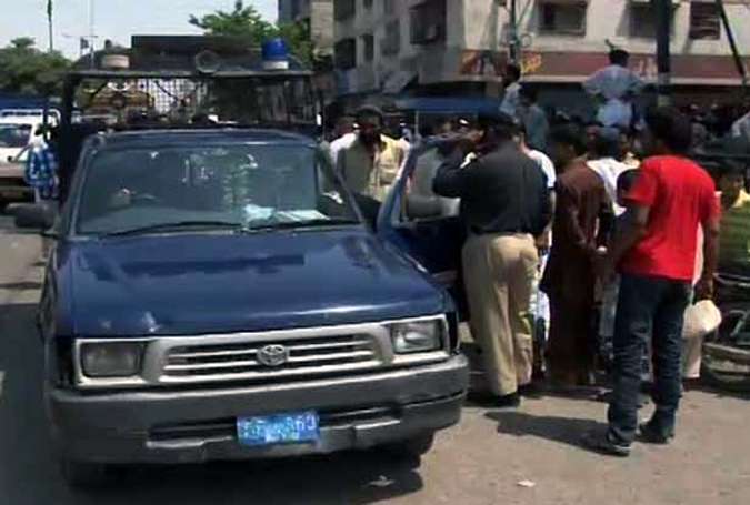 کراچی میں پولیس اہلکاروں پر فائرنگ، جوابی فائرنگ سے حملہ آور فرار