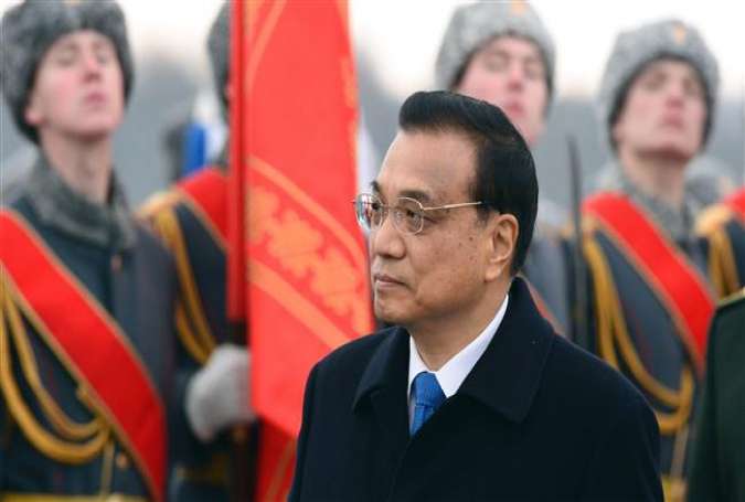 Chinese Prime Minister Li Keqiang attends a welcome ceremony upon his arrival in Saint Petersburg, on November 6, 2016.