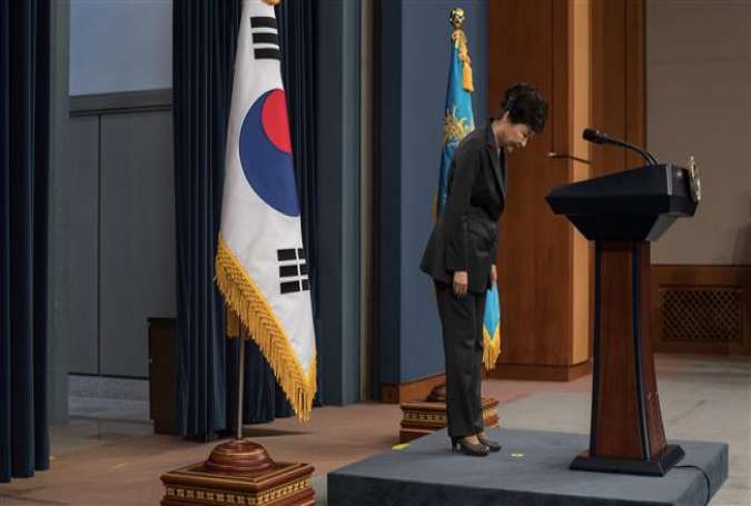 South Korea’s President Park Geun-Hye bows prior to delivering an address to the nation at the presidential Blue House in Seoul on November 4, 2016.
