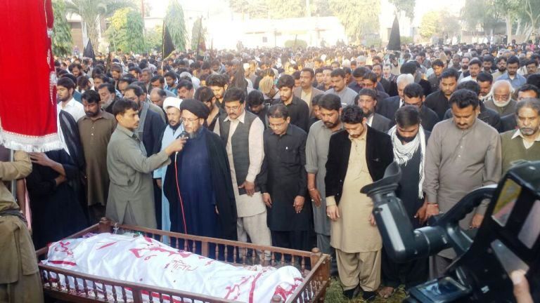 ساہیوال، دہشت گردوں کے ہاتھوں شہید ہونیوالے شیعہ صحافی خالد بٹ کی نماز جنازہ