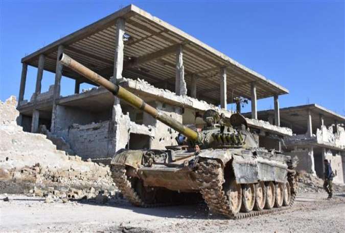 A Syrian government tank advances in the Maysar district in east Aleppo in an ongoing operation to recapture all of the battered city, on December 4, 2016.