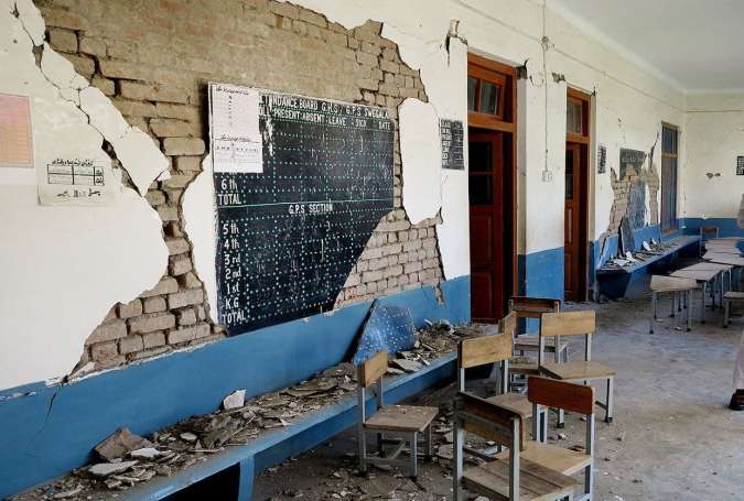 پشاور، صوبائی وزیر تعلیم کا زلزلے سے متاثرہ سکولوں کا دورہ