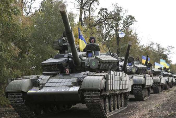 Ukrainian tanks move near Mariupol, Donetsk region, eastern Ukraine, October 21, 2015.