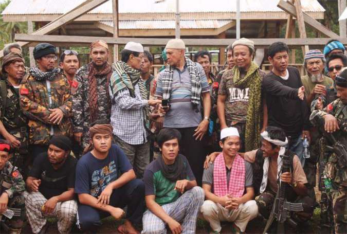 Kivlain Zein di Mindanao bersama Abu Sayyaf