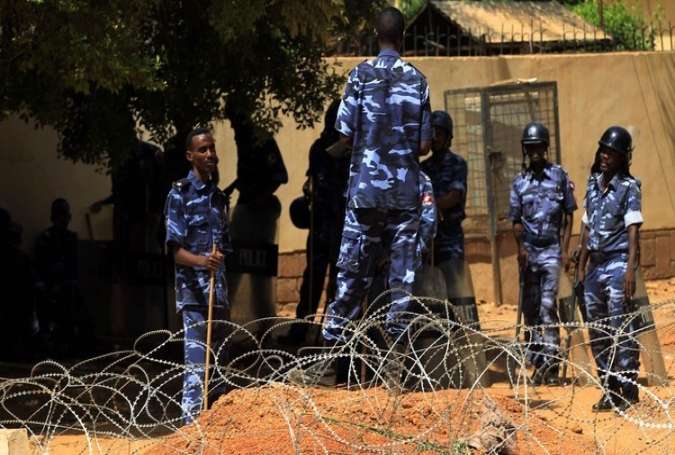 الإفراج عن 4 معارضين سودانيين