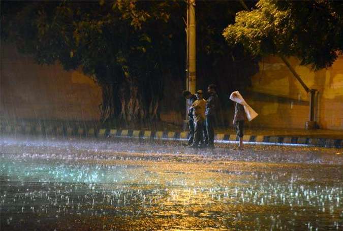 کراچی میں موسم سرما کی پہلی بارش، بیشتر علاقے بجلی سے محروم