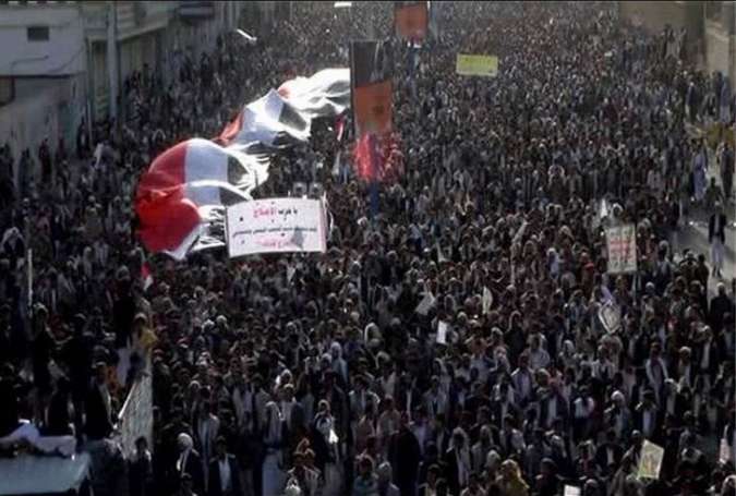 رژه بزرگ بسیج مردمی یمن با شعار مرگ بر آل‌سعود