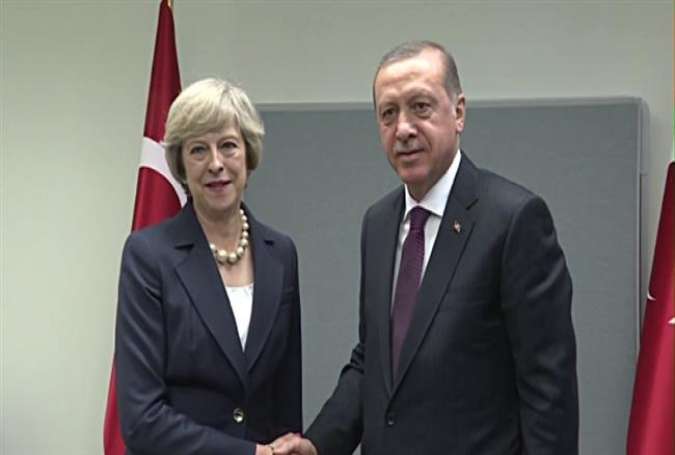 British Prime Minister Theresa May (L) and Turkish President Recep Tayyip Erdogan