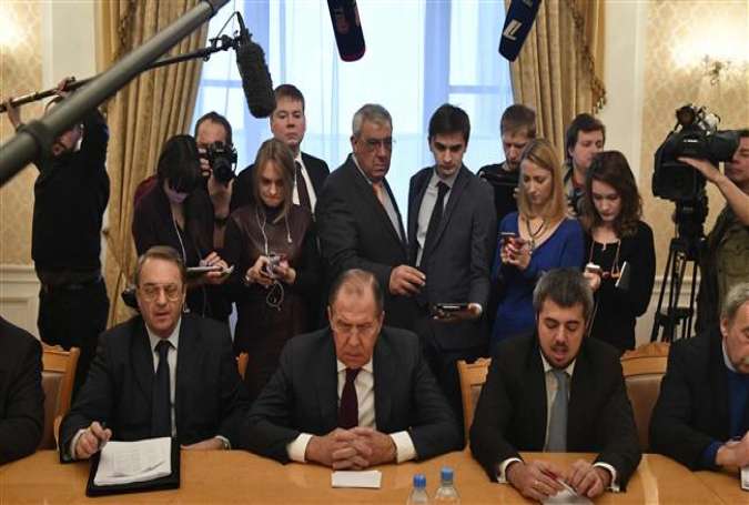 Russian Foreign Minister Sergei Lavrov (C) meets with representatives of Syria’s opposition in Moscow on January 27, 2017.