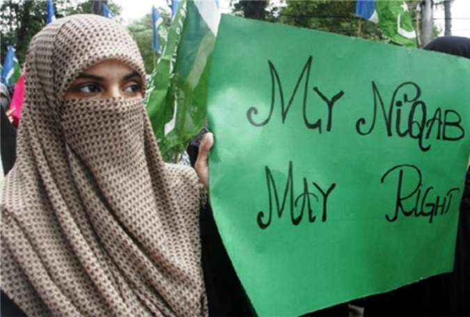 لاہور، با حجاب طالبات کیساتھ امتیازی سلوک کیخلاف خواتین کا احتجاجی مظاہرہ