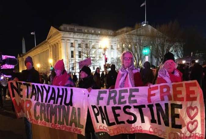 People protest in front of the White House against Israel’s policies after its Prime Minister Benjamin Netanyahu met with President Donald Trump.