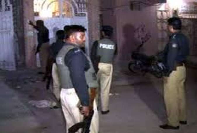 پولیس کا سرچ آپریشن، فیصل آباد میں امام مسجد گرفتار، نامعلوم مقام پر منتقل