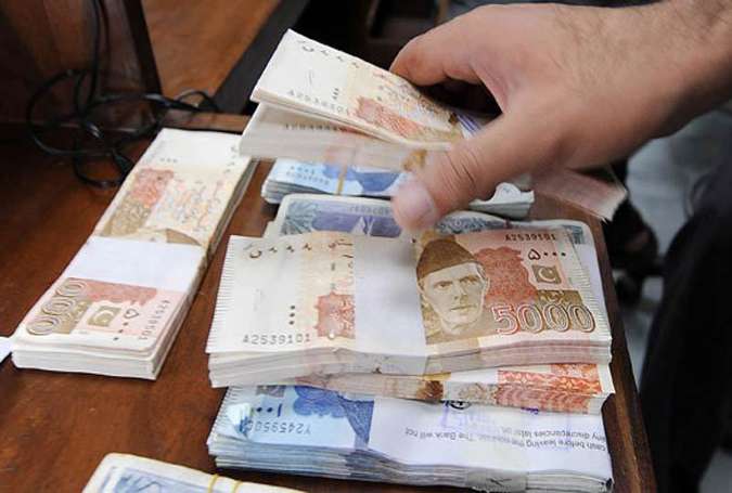 پاک افغان بارڈر بند ہوتے ہی تمام غیر ملکیوں کرنسیوں بالخصوص ڈالر کے مقابلے میں پاکستانی روپے کی قدر بڑھ گئی
