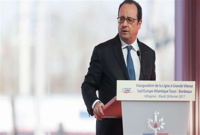 Sniper accidentally shoots 2 people during Hollande’s speech